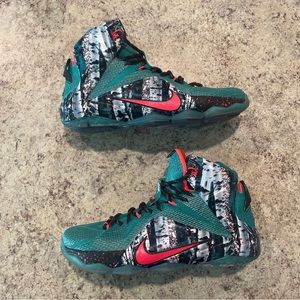 Nike LeBron 12 Xmas Akron Birch 2014 - Size 8